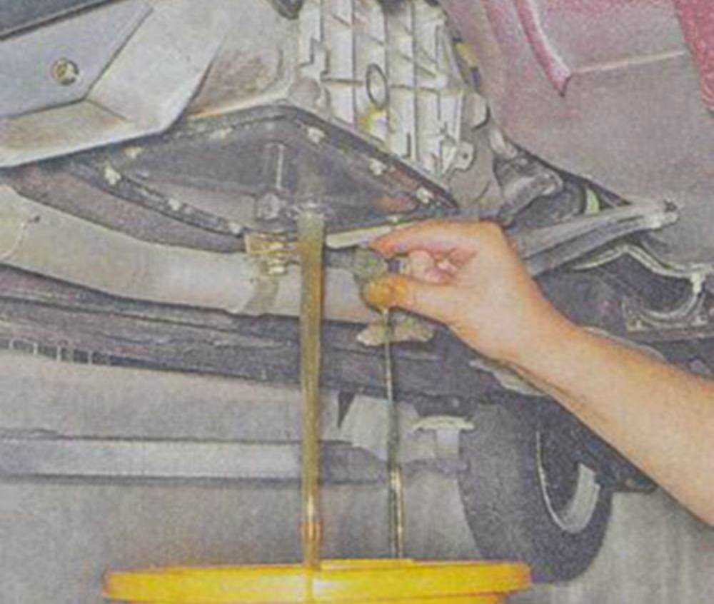 Как откачать лишнее масло из двигателя: через щуп, с помощью пылесоса и электронасоса