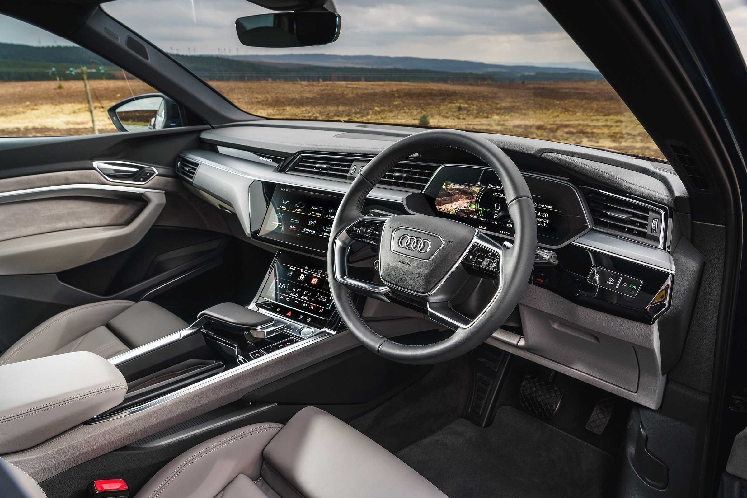 Audi e-tron 55 quattro – такого не умеет даже тесла