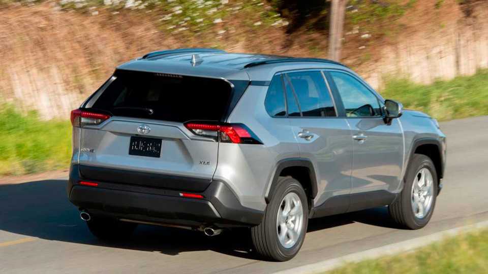 Toyota rav4 2021 — обновление японского бестселлера состоялось. надежность и мощь дешевле 2 млн рублей