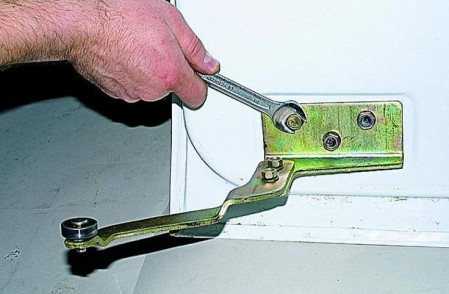 Как снять дверь шкафа купе своими руками: варианты демонтажа